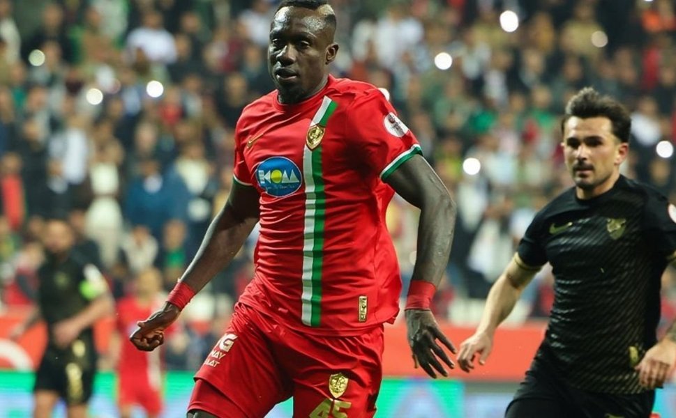 Amedsporlu Diagne 25 gol hedefini geçti, son model 25 telefon dağıttı