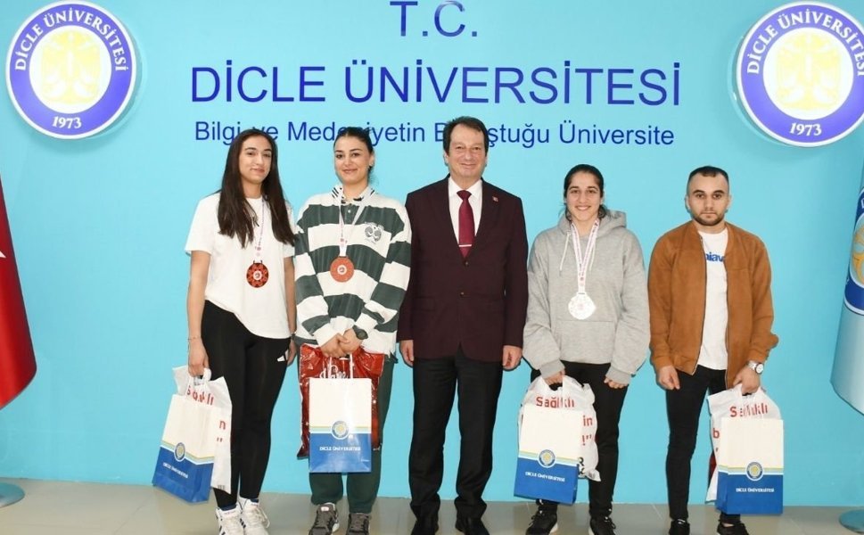 Diyarbakır'ın madalya avcıları: Dicle Üniversitesi Kick Boks'a damga vurdu!