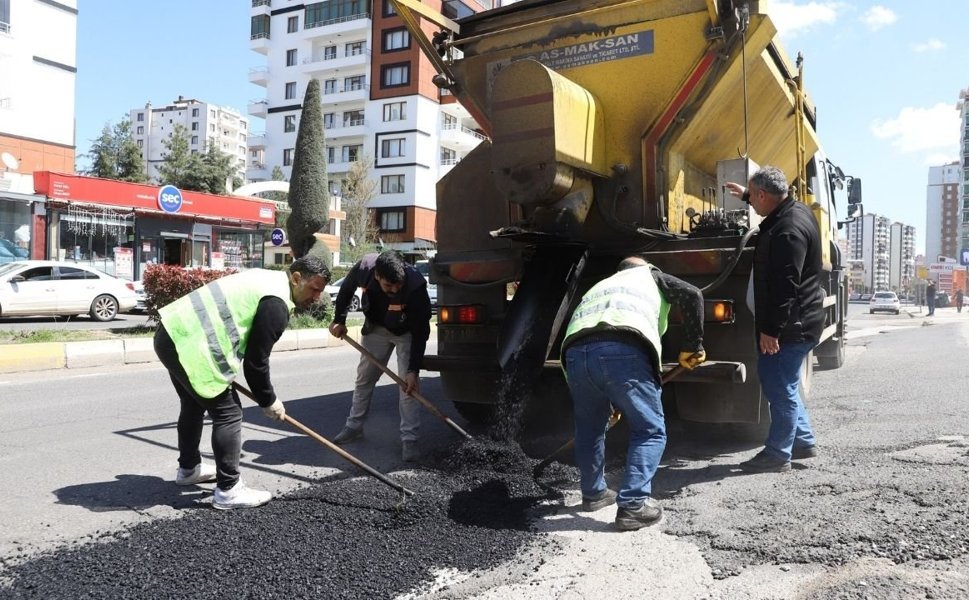 187 ton asfalt, 3 ilçe, 7 cadde: Diyarbakır'da ulaşım konforu yeniden sağlandı