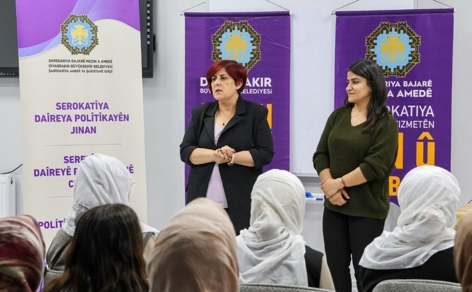 Tabuyu yıktılar: Diyarbakır'da kadınlar yıkanabilir ped dikmeyi öğrendi