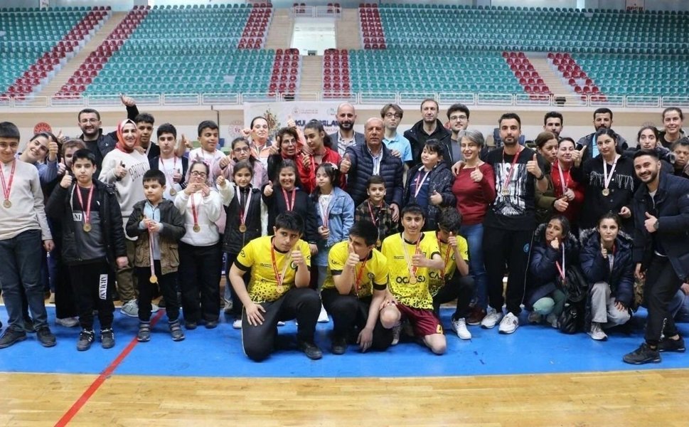 Diyarbakır'da özel sporcular kıyasıya mücadele etti