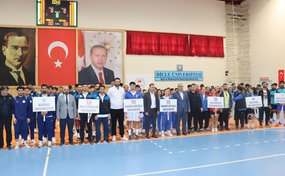 Diyarbakır'da salon futbolu heyecanı: Dicle-Batman karşılaştı