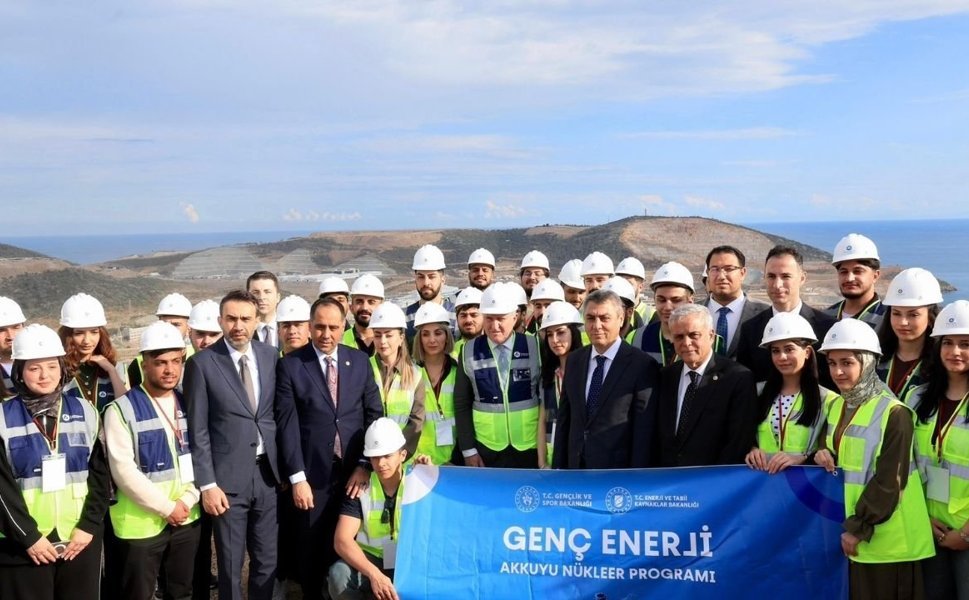 Dicle Üniversiteli gençler Akkuyu Santrali'nde: Bakan Bak da katıldı