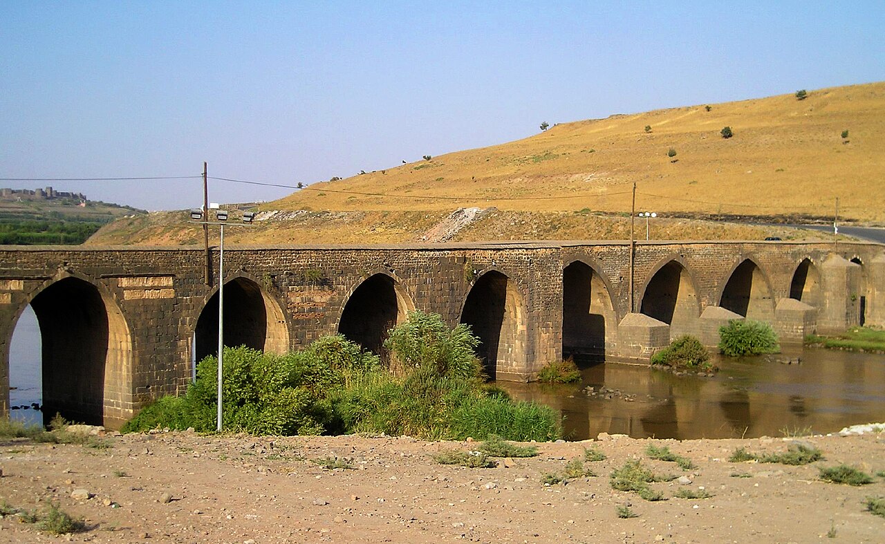 On Gozlu Bridge