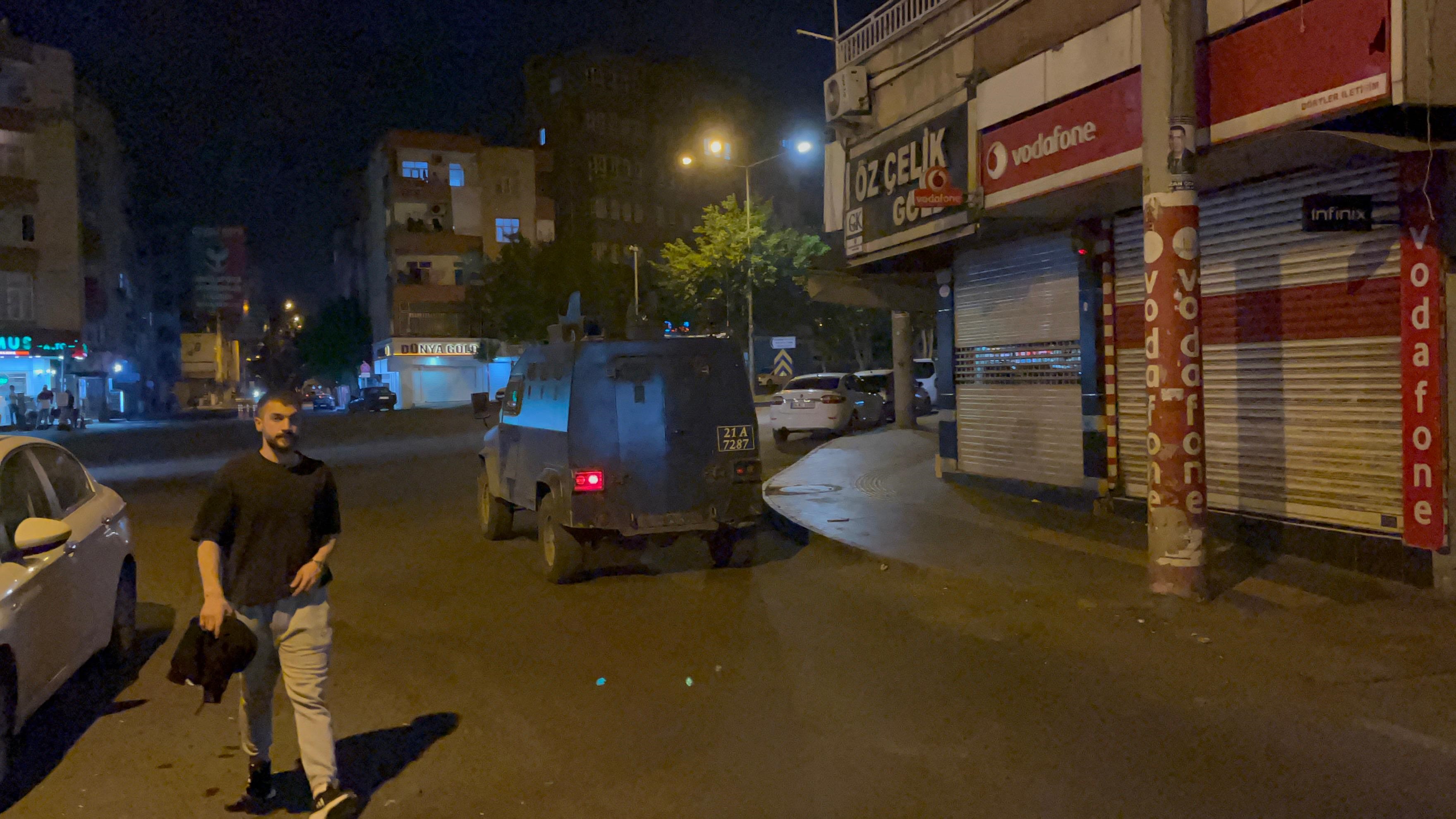 Diyarbakirda Caddede Otomobilin Yolcu 45286 (1)