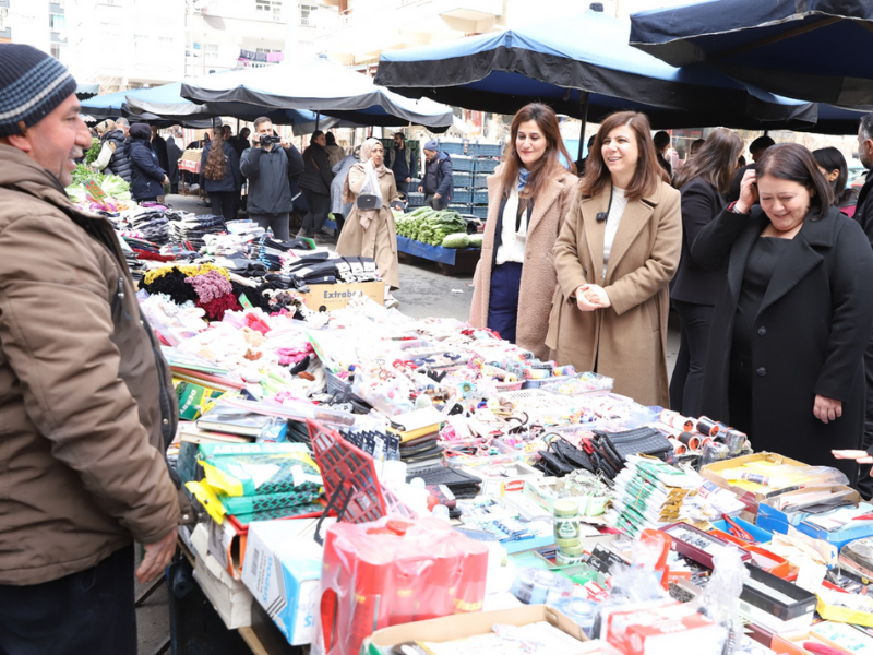 Eş Başkan Bucak Semt Pazarı