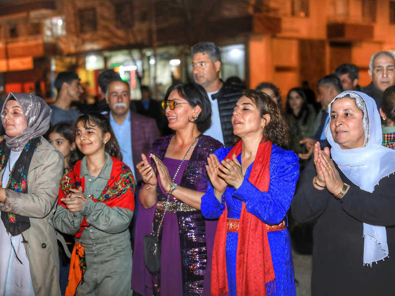 Meşalelerle Yürüyüş Ve Halaylar