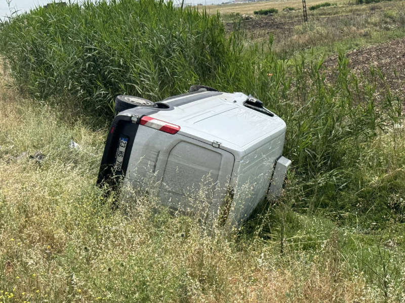 Diyarbakır'da Minibüs Ile Çarpışan Otomobildeki 4 Öğretmenden Biri Hayatını Kaybetti, 3'Ü Yaralandı.