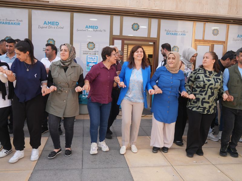 Kutlamaya Eş Başkanlar Ve Personel Katıldı