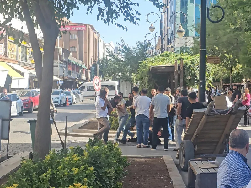 Diyarbakır’da Gazi Caddesi’nde Akraba Kavgası