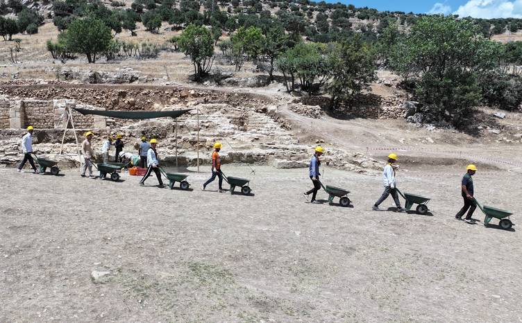 Diyarbakır’da kavurucu sıcakta tarih kazısı 1