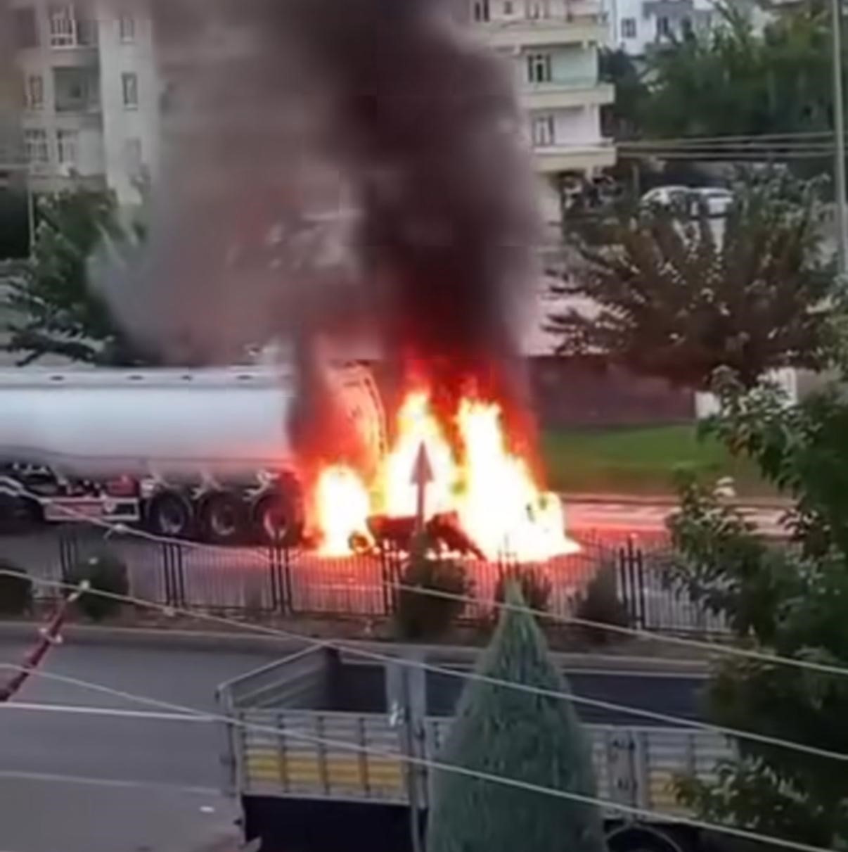 Diyarbakır’da yanan otomobil patladı 1