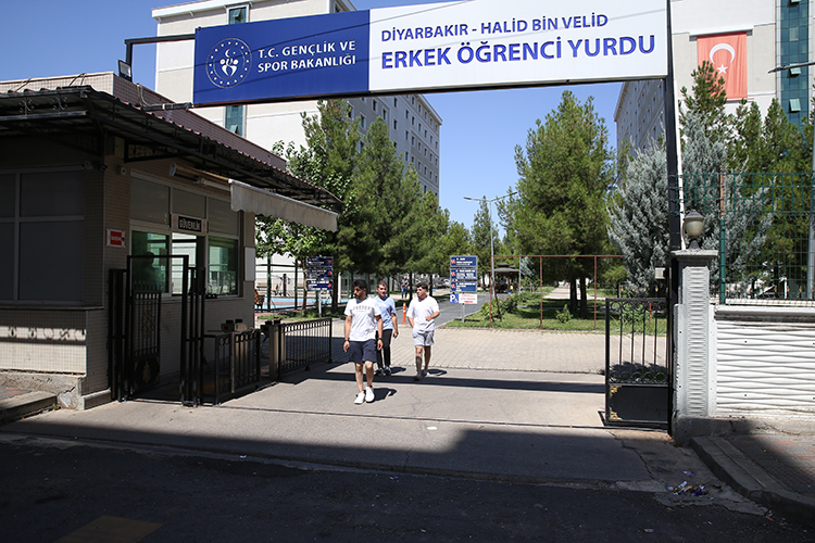 Diyarbakır, sıcağa rağmen gençlerin vazgeçilmez durağı 2