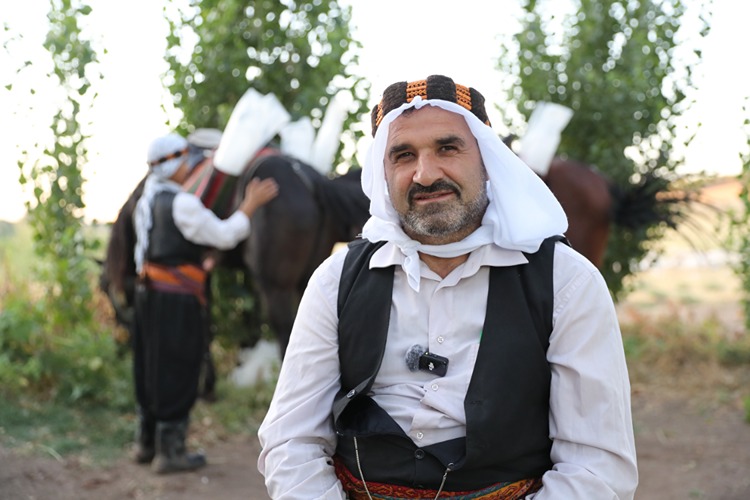 Diyarbakır'ın "Buzcu Babası "at sırtında serinlik taşıyor-2