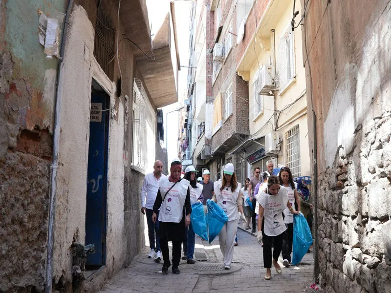 Diyarbakır Sur’da temizlik seferberliği: Halk el ele verdi 2