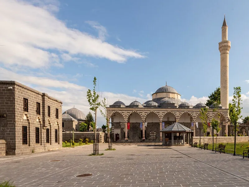 Diyarbakır camileri: Tarih ve kültürün izleri-3