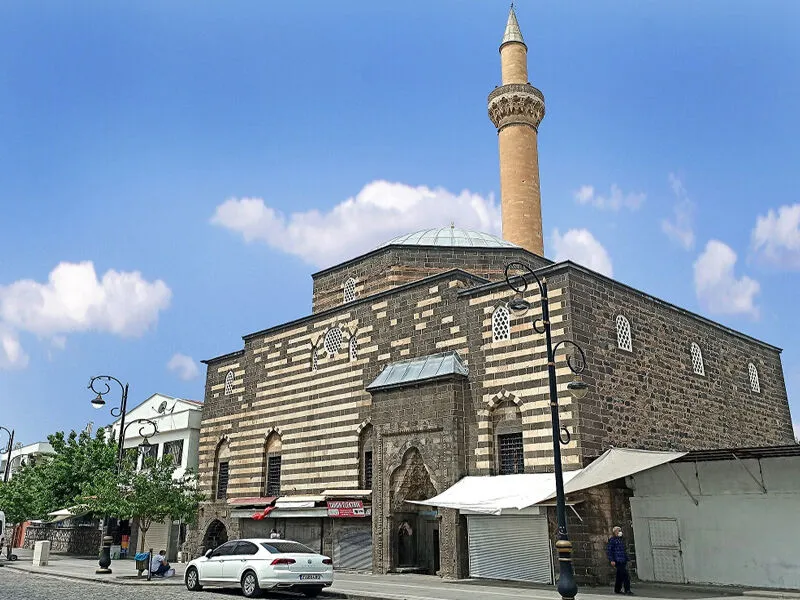 Diyarbakır camileri: Tarih ve kültürün izleri-5