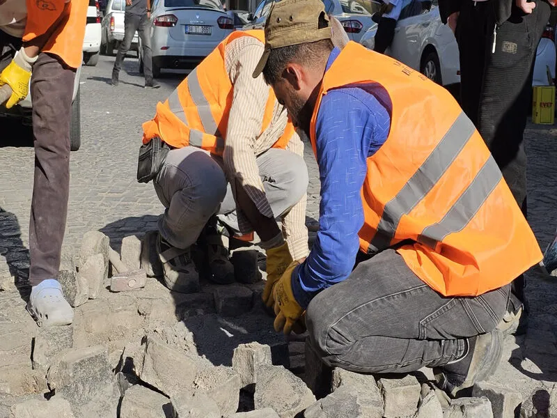 Diyarbakır Sur ’da tarihi cadde taşları yenilendi-2