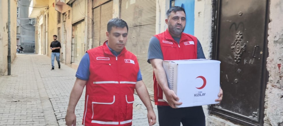 Diyarbakır Sur’da Kızılay’dan yardım seferberliği 1