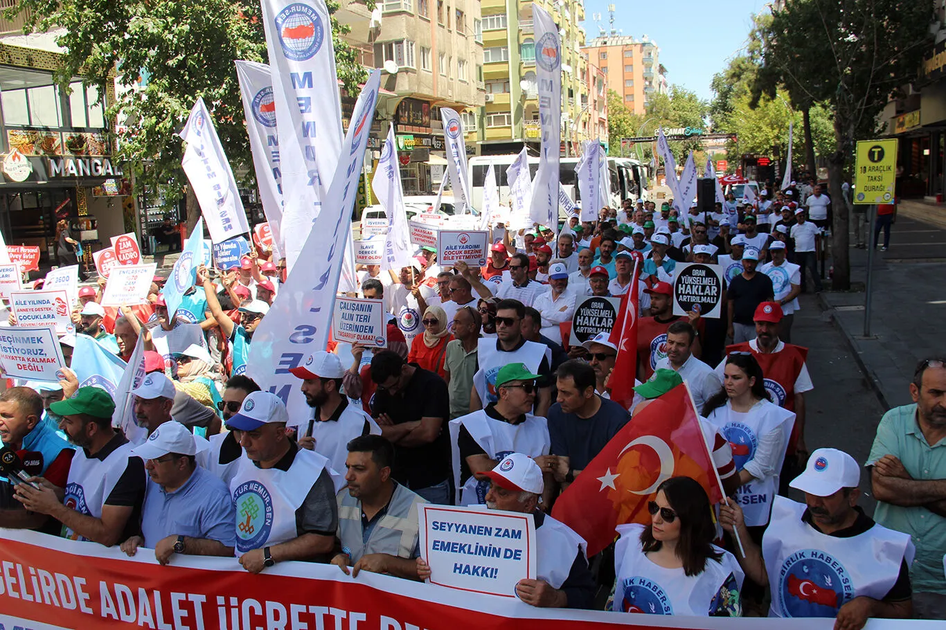 Diyarbakır’da Memur-Senden zam tepkisi 1