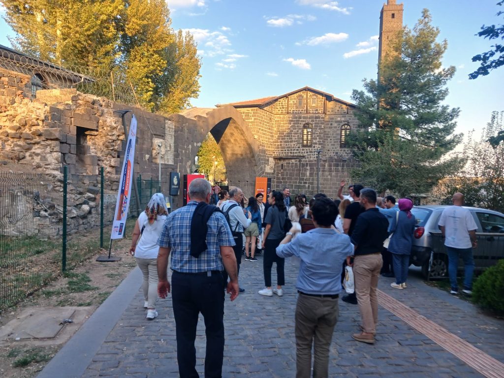 Diyarbakır’da turistlere ücretsiz kent rehberi hizmeti-3-1