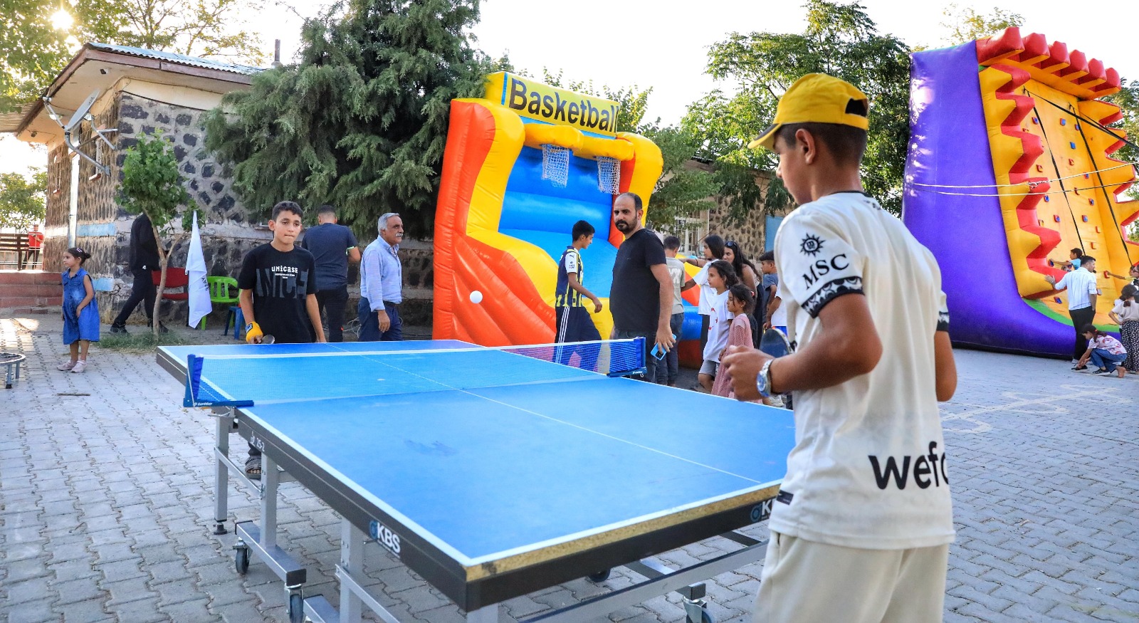Diyarbakır’da köy çocukları için renkli spor şenliği 1