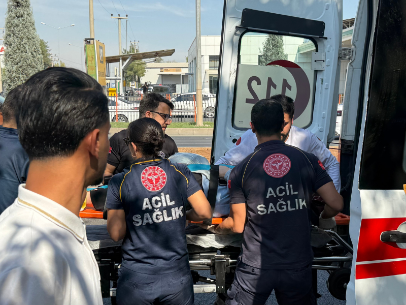 Olay Yerine Sağlık Ve Polis Ekipleri Sevk Edildi. Olay Yerine Sağlık Ve Polis Ekipleri Sevk Edildi.