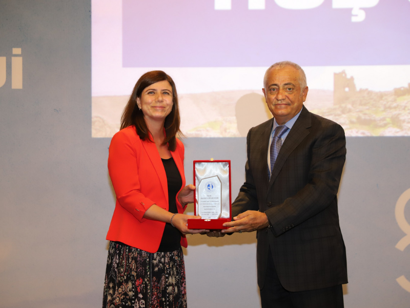Plaket Takdimi