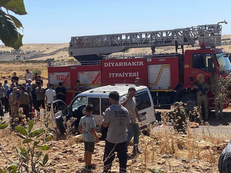 Zeynep Tüzün Camdan Fırladı2121