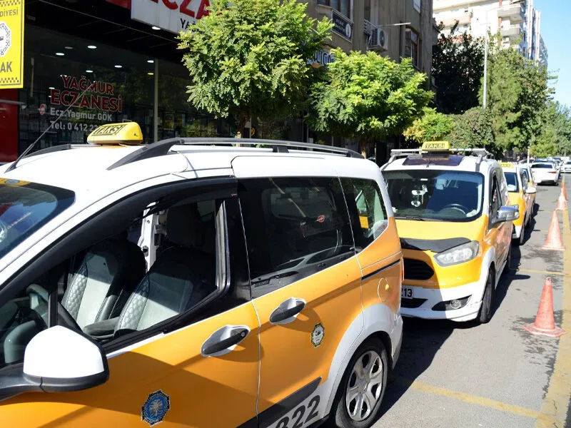 Bir Diğer Yurttaş Ise “Yolcu Için Makas Atıyorlar, Can Taşıdıklarını Unutuyorlar” Sözleriyle Tepki Gösterdi. Bazı Vatandaşlar, Araçlarda Sigara Içilmesi, Yüksek Sesli Müzik Ve Aşırı Hızdan Da Şikayet Etti.