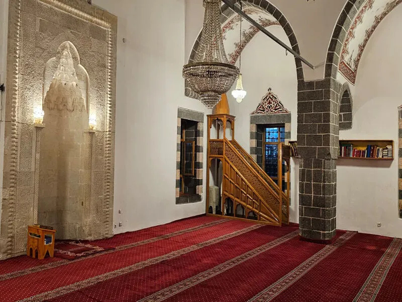 “Bi̇r Taş Bi̇le Yeri̇nden Oynamamiş” Tepki̇si̇121