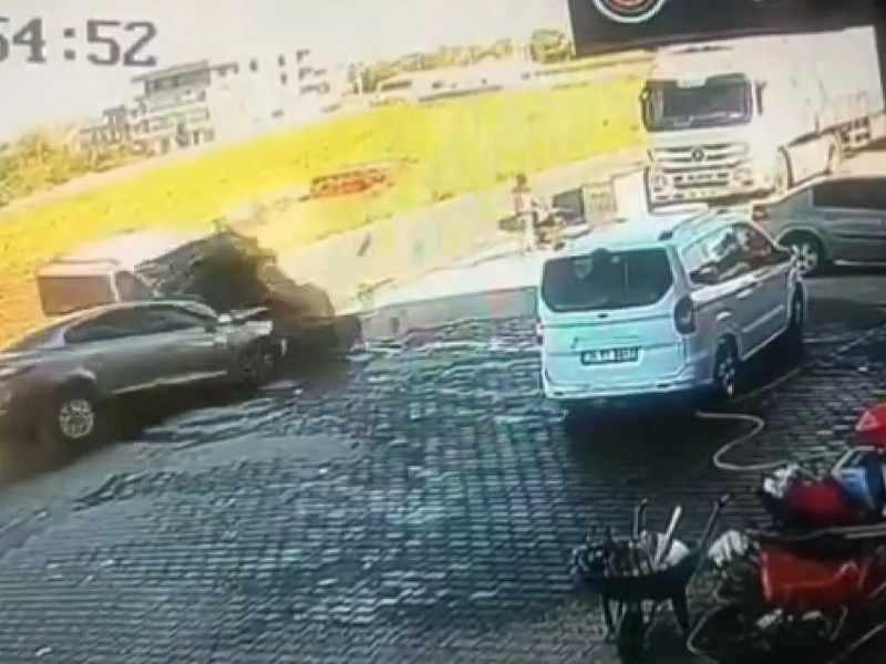 Bismil’de Zincirleme Kaza 3 Kişi Yaralandı, O Anlar Kamerada!121
