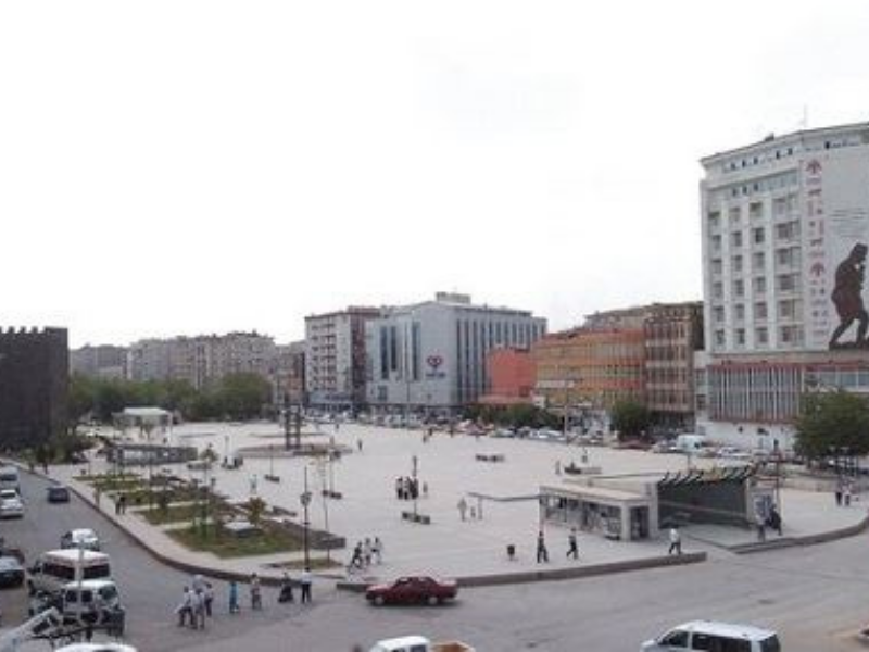Dağkapı Meydanı, Binlerce Yıldır Zamanın Sessiz Tanığı Olmayı Sürdürüyor.
