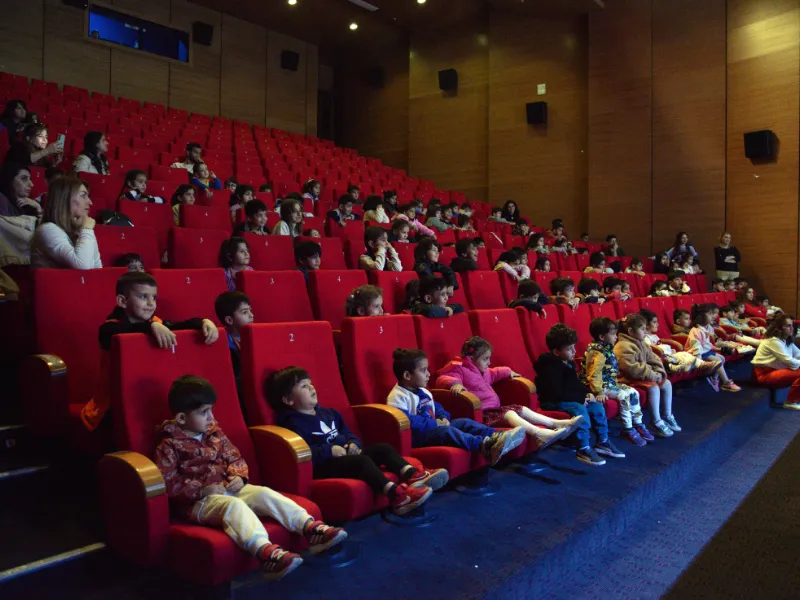 Diyarbakır’da Çocuklar Için Tiyatro Perdeleri Açıldı3