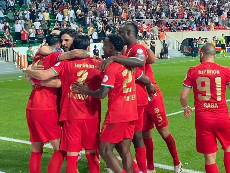 Tribünlerde Kürtçe Mesajlar 4 1 1