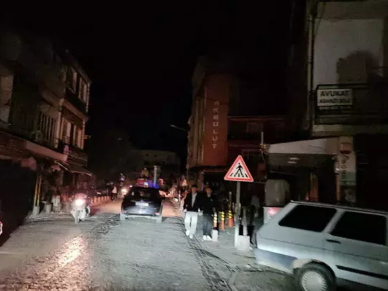 Vatandaşlar Panikle Sokaklara Çıktı.