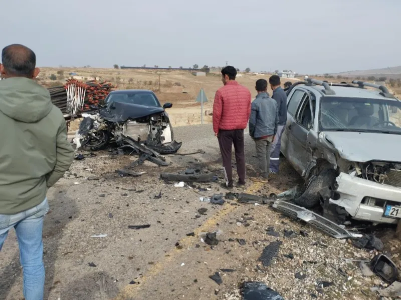 Diyarbakır Yollarında Kaza İki Araç Çarpıştı2