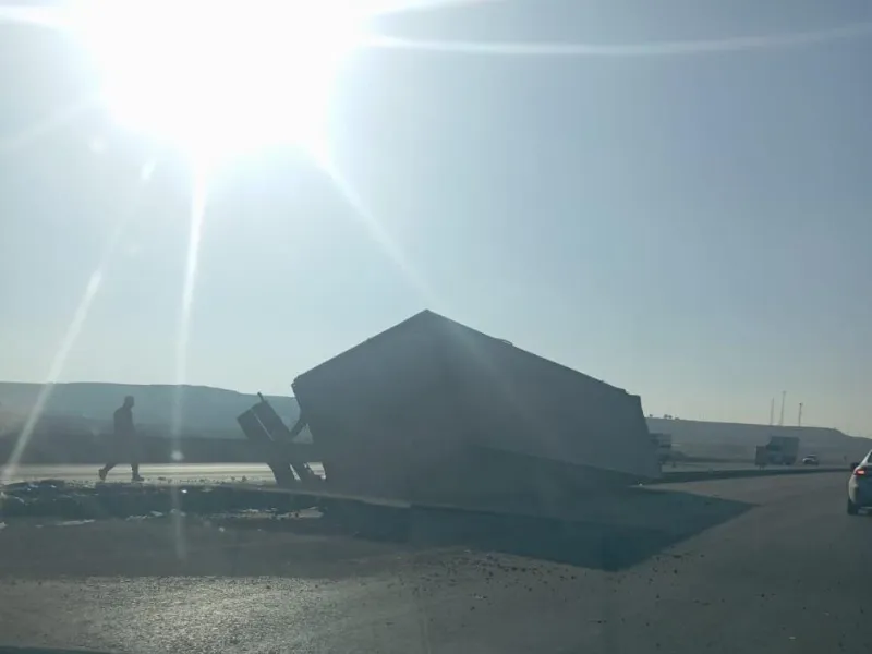 Diyarbakır’da Feci Kaza İki Tır Ve Bir Otomobil Çarpıştı3