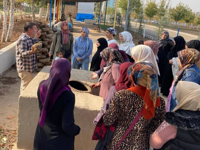 Diyarbakır’da Kadınlar Doğada Tıbbi Ve Aromatik Bitkileri Keşfetti2