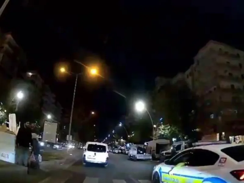 Diyarbakır'da Küçük Çocuk Için Trafik Polisleri Seferber Oldu2