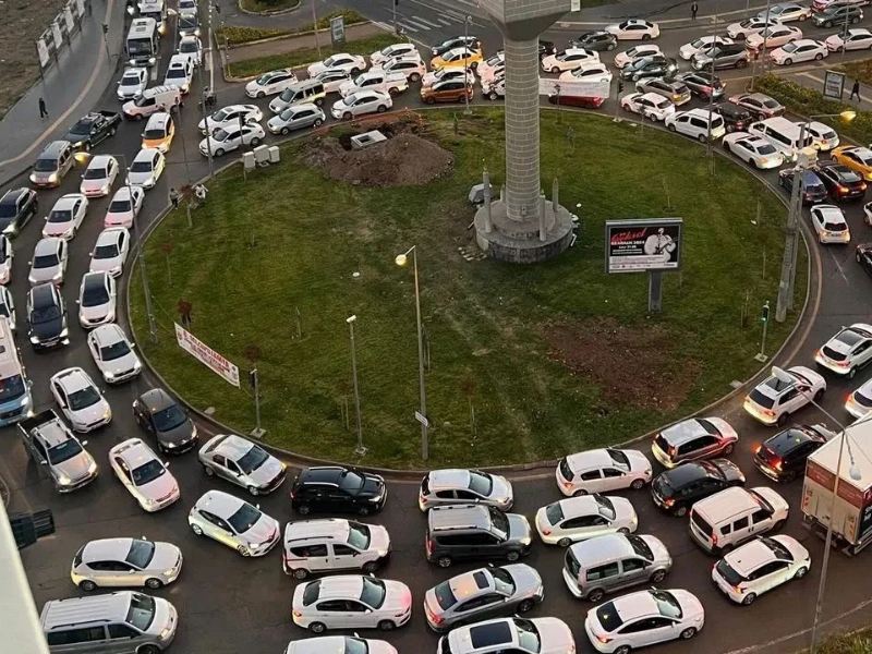 Diyarbakır’da Mesai Trafiği Çileye Dönüştü-1