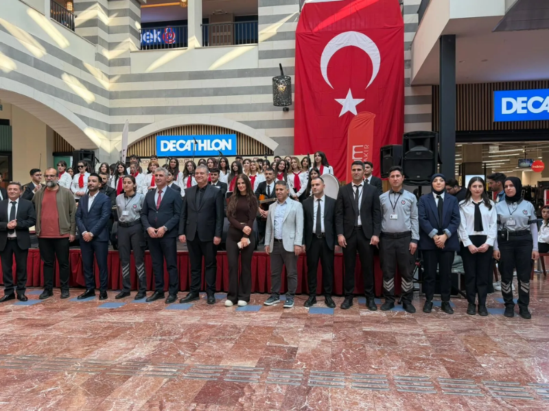 Diyarbakır’da Öğrencilerden Alışveriş Merkezinde Özel Konser Etkinliği2