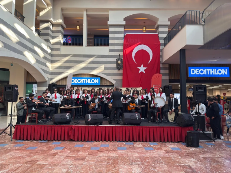 Diyarbakır’da Öğrencilerden Alışveriş Merkezinde Özel Konser Etkinliği3
