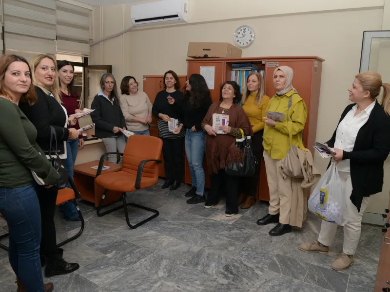 Diyarbakır’da Toplu Taşımada Kadına Şiddetle Mücadeleye Dikkat Çeken Çok Dilli Pankartlar2