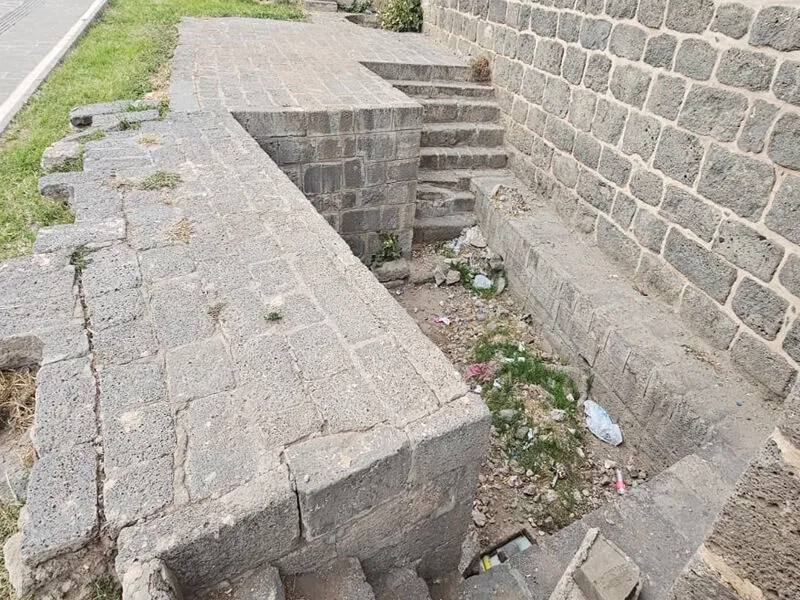 Diyarbakır’daki 500 Yıllık Tarihi Çeşme Çöplerle Doldu5
