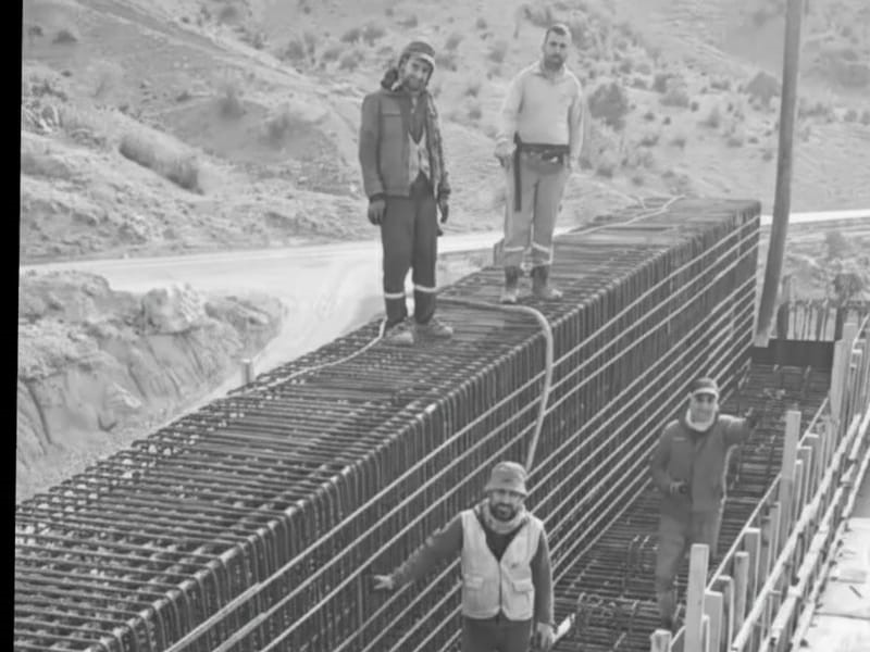 Diyarbakır’ın Kulp Ilçesinde Yapımı Süren Viyadük Inşaatında Iskelenin