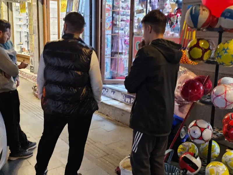 Elektrik Çarptı, Düşme Korkuttu