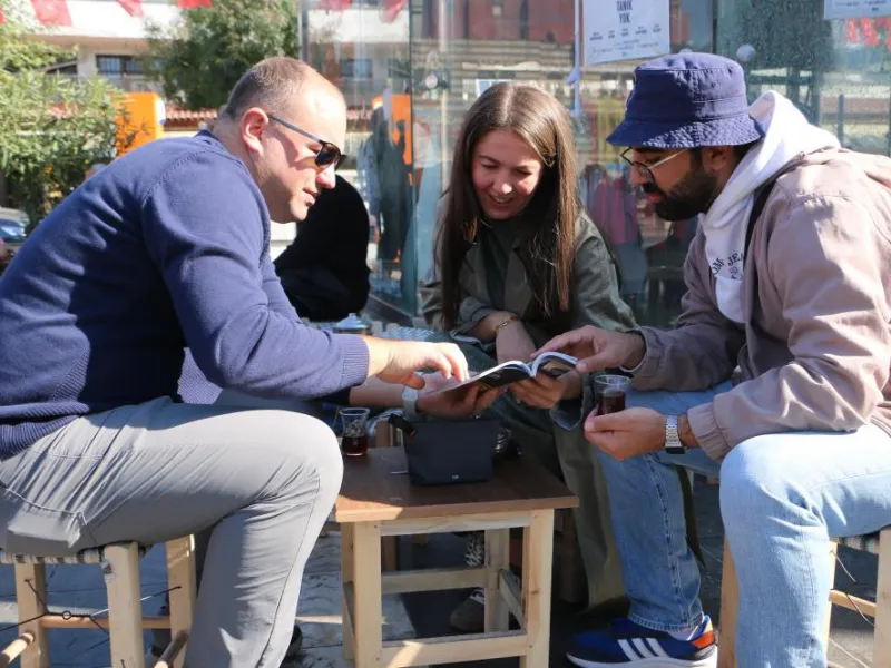 Eskişehirli Çiftin Serçesi Diyarbakır Sokaklarının Gözdesi Oldu2