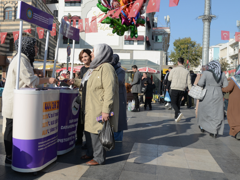 Kadınlara Broşür Ve Yüz Yüze Bilgilendirme