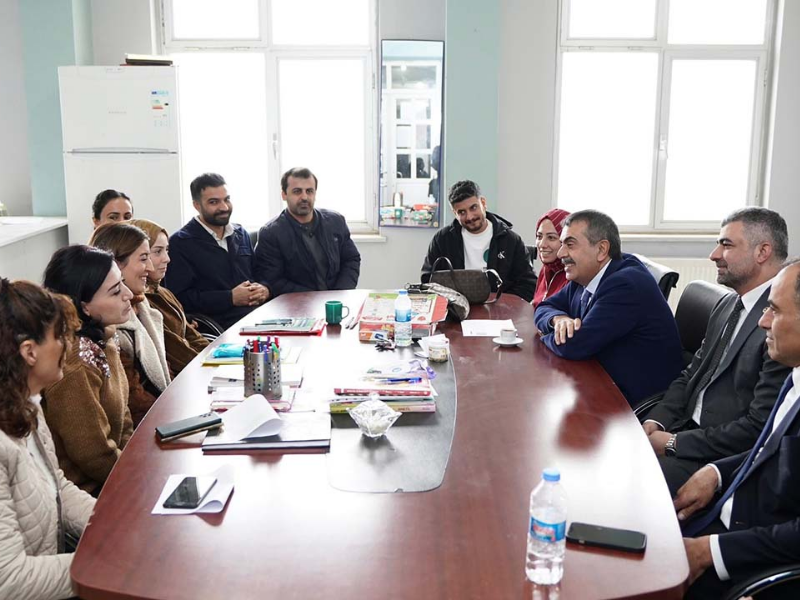 Milli Eğitim Bakanı Tekin, Diyarbakır’da Okul Ziyaret Etti2